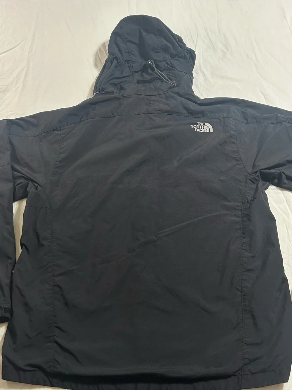 The North Face Men’s Medium HyVent Black Hooded Rain Jacket Windbreaker